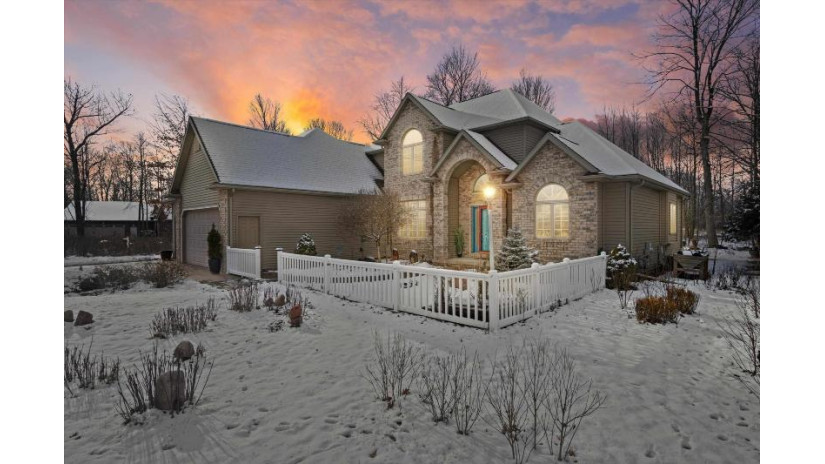 773 Terra Cotta Drive Neenah, WI 54956 by Cardinal Realty, Llc - PREF: 920-268-8209 $550,000