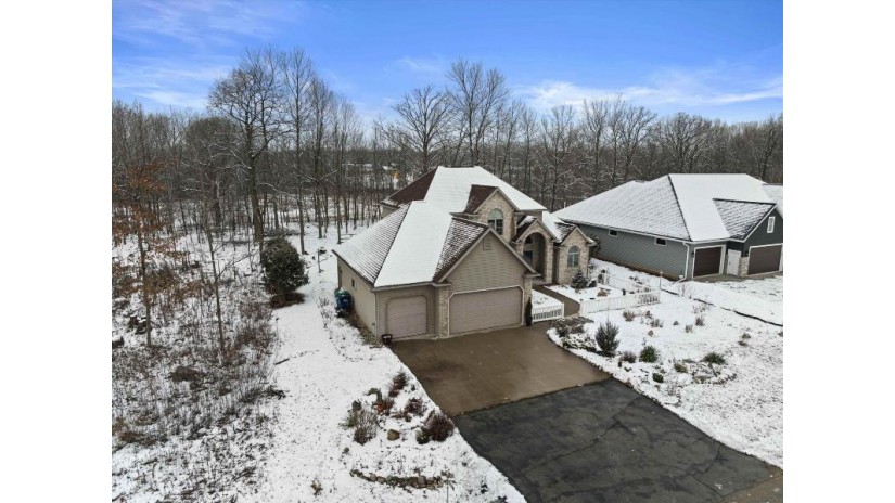 773 Terra Cotta Drive Neenah, WI 54956 by Cardinal Realty, Llc - PREF: 920-268-8209 $550,000