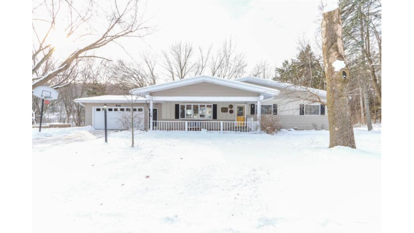 816 Evans Street Waupaca, WI 54981 by Beiser Realty, LLC - Office: 715-256-8102 $375,000