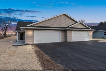 542 River Drive, Berlin, WI 54923