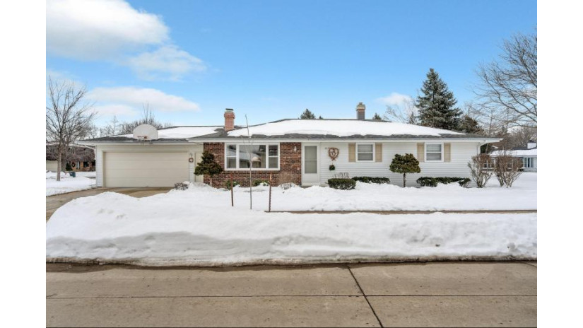 3220 N Racine Street Appleton, WI 54911 by Re/Max 24/7 Real Estate, Llc - Office: 920-734-0247 $249,900