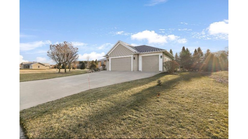 1547 Foxfire Court Waupaca, WI 54981 by Coaction Real Estate, Llc $450,000