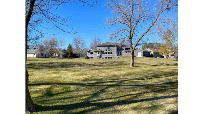 259 Willow Creek Road Rosendale, WI 54974 by Roberts Homes And Real Estate - OFF-D: 920-923-4522 $594,900