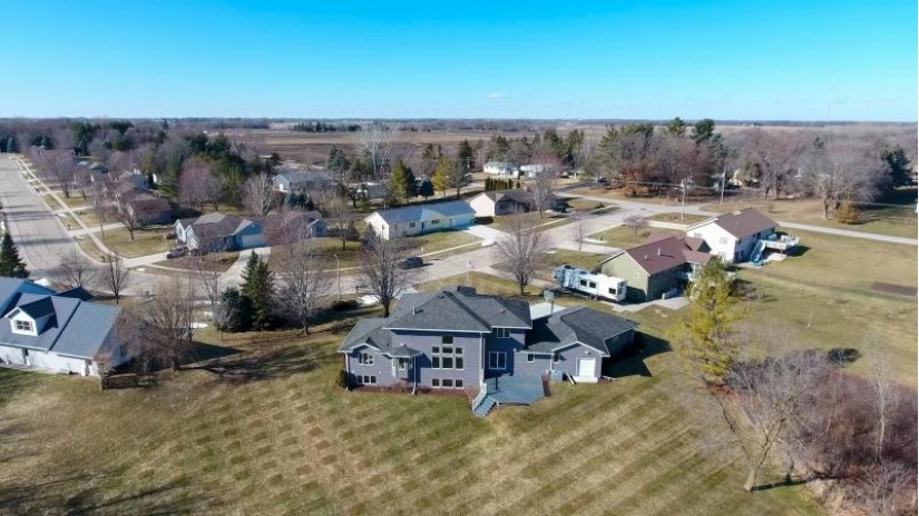 259 Willow Creek Road Rosendale, WI 54974 by Roberts Homes And Real Estate - OFF-D: 920-923-4522 $594,900