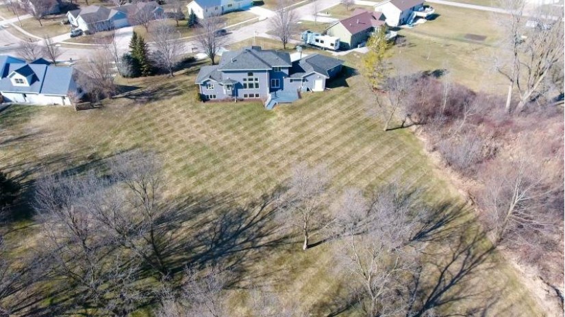 259 Willow Creek Road Rosendale, WI 54974 by Roberts Homes And Real Estate - OFF-D: 920-923-4522 $594,900