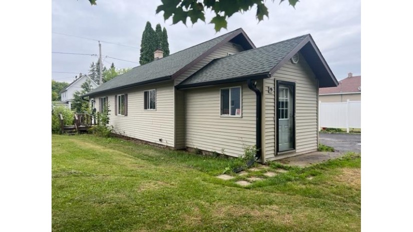 5352 Linden Street Laona, WI 54541 by Signature Realty, Inc. $99,900