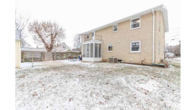 831 1st Street Menasha, WI 54952 by United Country-Udoni & Salan Realty - Office: 715-258-8800 $333,333