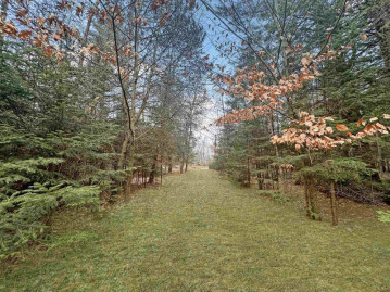 13176 Lakeview Court, Brazeau, WI 54161