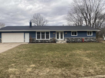 209 Lakeside Drive, Clintonville, WI 54929