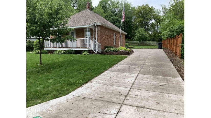 111 Oman Street Waupaca, WI 54981 by RE/MAX Lyons Real Estate - OFF-D: 715-258-9565 $165,000