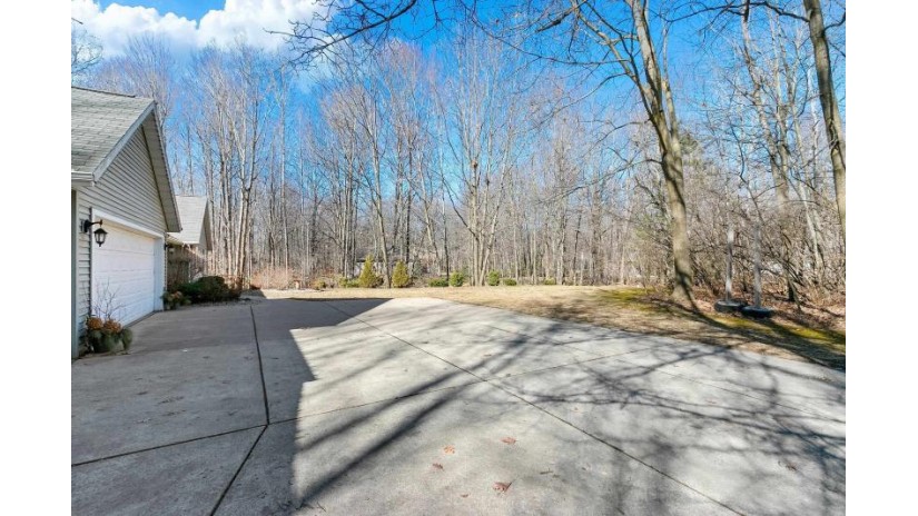 301 Maplewood Lane Little Suamico, WI 54171 by Move Up Trei, Llc $650,000