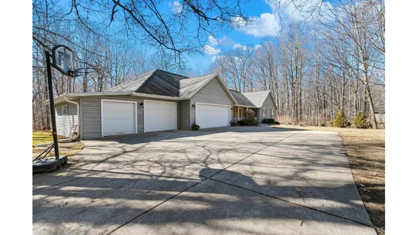 301 Maplewood Lane Little Suamico, WI 54171 by Move Up Trei, Llc $650,000