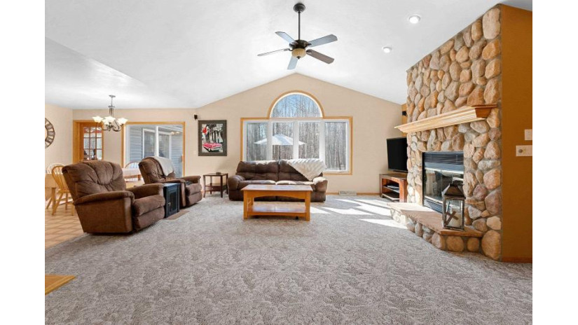 301 Maplewood Lane Little Suamico, WI 54171 by Move Up Trei, Llc $650,000