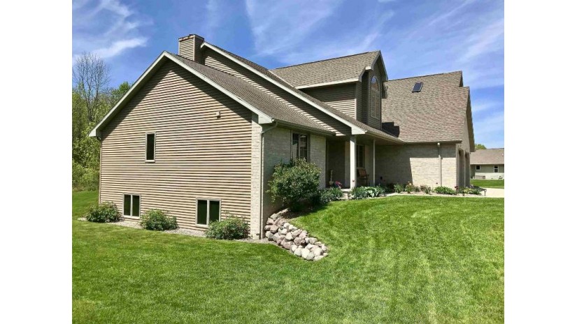 2705 Fescue Court Suamico, WI 54313 by Resource One Realty, Llc - CELL: 920-676-6253 $629,900