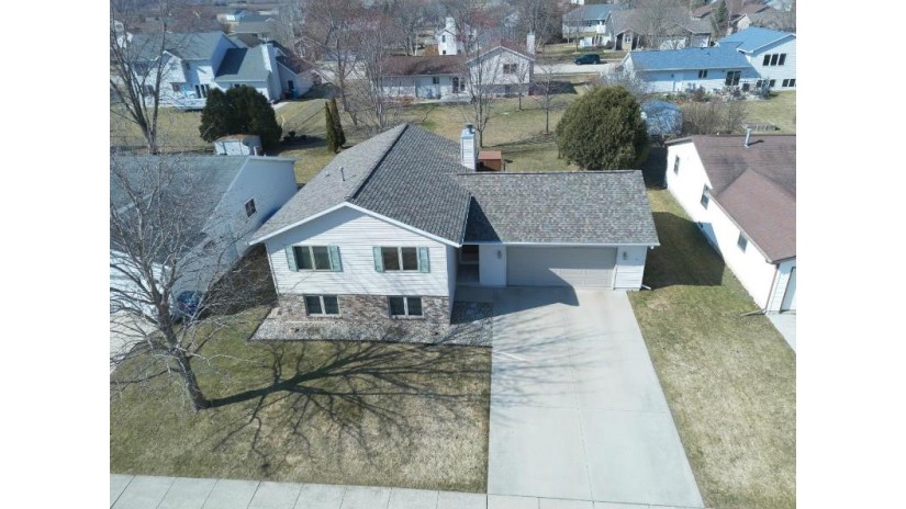 1601 Fairlawn Avenue North Fond Du Lac, WI 54937 by Acacia Real Estate Group - Office: 920-933-3330 $284,900