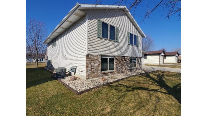 1601 Fairlawn Avenue North Fond Du Lac, WI 54937 by Acacia Real Estate Group - Office: 920-933-3330 $284,900
