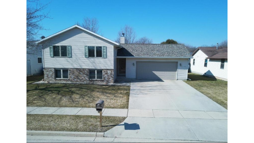 1601 Fairlawn Avenue North Fond Du Lac, WI 54937 by Acacia Real Estate Group - Office: 920-933-3330 $284,900