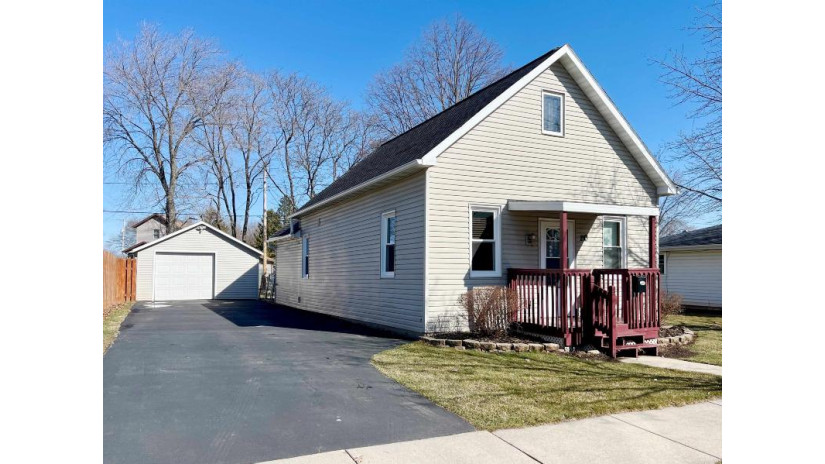 210 Harrison Street North Fond Du Lac, WI 54937 by Re/Max Heritage $134,900