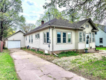 55 Hughes Street, Clintonville, WI 54929-1556