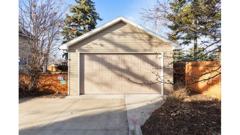 2060 Autumn Lane Kaukauna, WI 54130 by Bridge Realty Partners $312,500