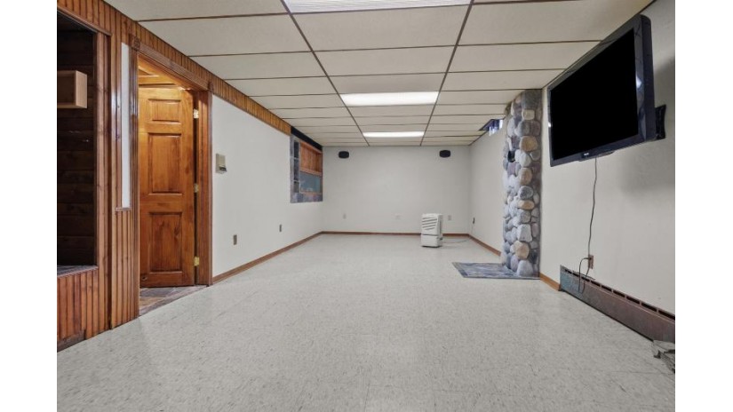 1185 Manitowoc Road Menasha, WI 54942 by Century 21 Ace Realty - Office: 920-739-2121 $349,900
