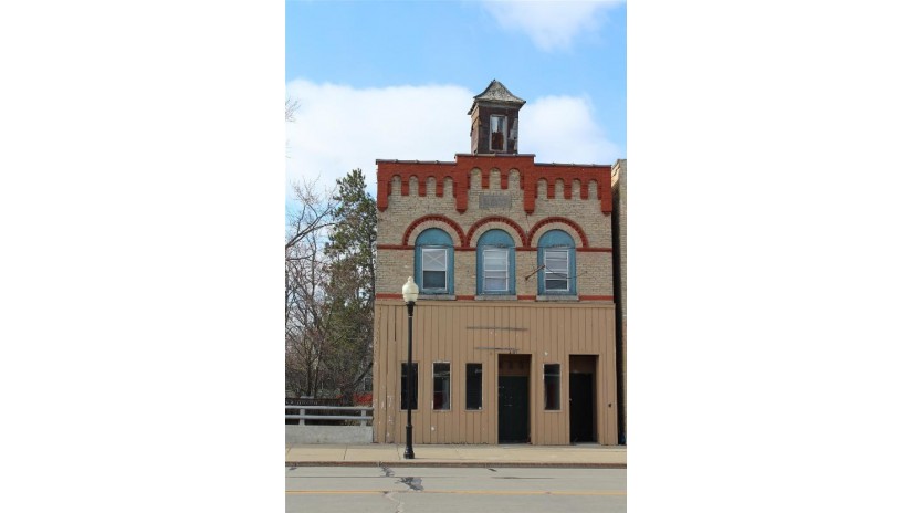 401 W Main Street Wautoma, WI 54982 by Gaatz Real Estate - nicole@gaatzrealestate.com $79,900