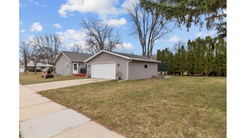 807 E Harding Drive Appleton, WI 54915 by Beckman Properties $275,000