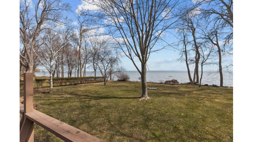 1417 Cowling Bay Road Vinland, WI 54956 by Beckman Properties $700,000