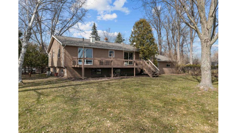 1417 Cowling Bay Road Vinland, WI 54956 by Beckman Properties $700,000