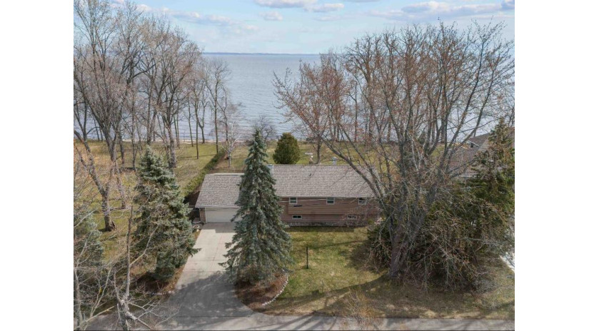 1417 Cowling Bay Road Vinland, WI 54956 by Beckman Properties $700,000