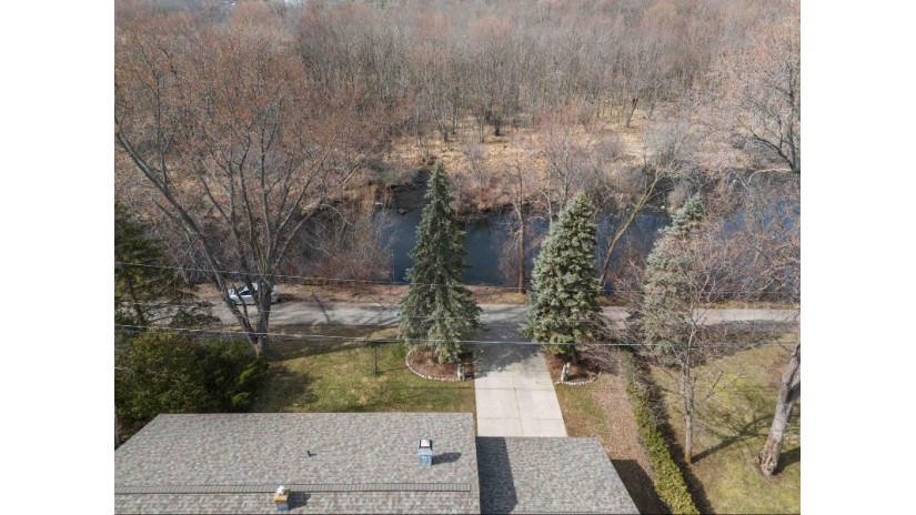 1417 Cowling Bay Road Vinland, WI 54956 by Beckman Properties $700,000