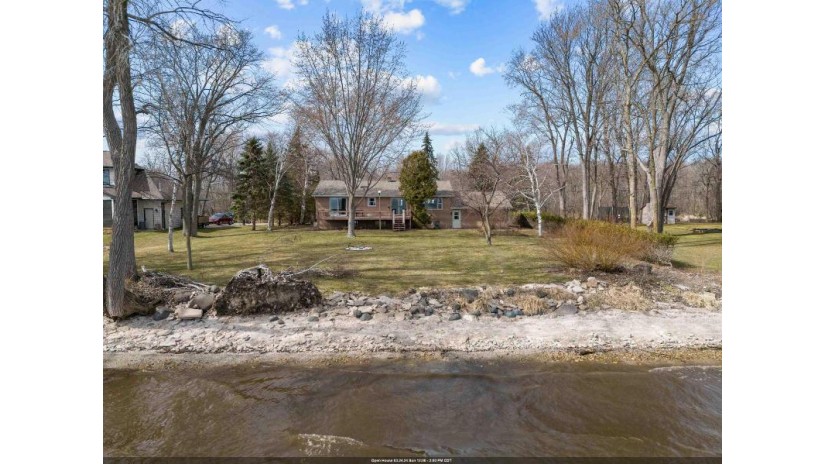 1417 Cowling Bay Road Vinland, WI 54956 by Beckman Properties $700,000