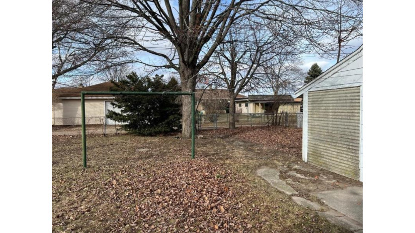 2004 17th Avenue Menominee, MI 49858 by Broadway Real Estate $97,000