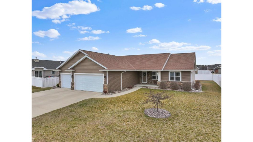 3574 Becket Drive Howard, WI 54313 by Dallaire Realty - Office: 920-569-0827 $459,900