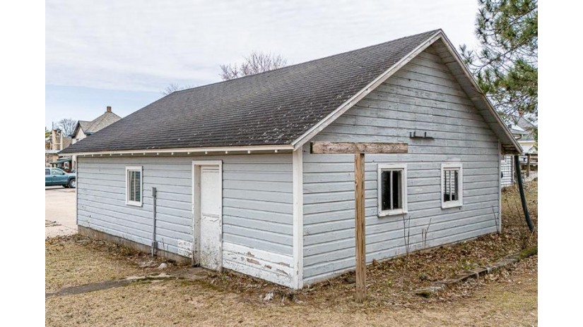 239 Euclid Avenue Manawa, WI 54949 by Century 21 Ace Realty - Office: 920-739-2121 $149,900