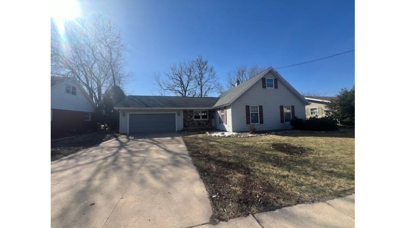 321 E 20th Street Kaukauna, WI 54130 by Keller Williams Green Bay - OFF-D: 920-309-1037 $217,500