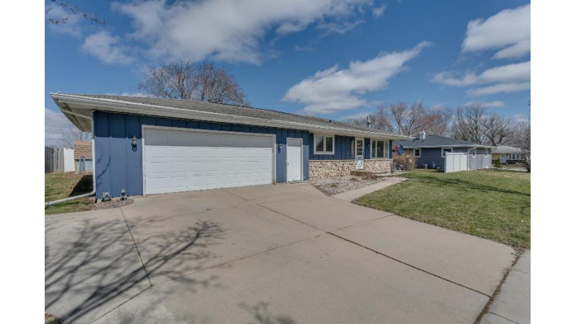 2810 E Lourdes Drive Appleton, WI 54915 by Coldwell Banker Real Estate Group $279,900