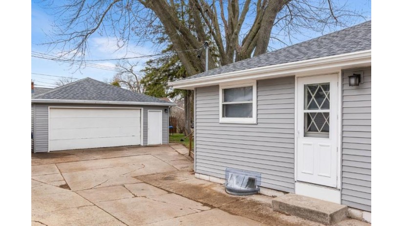 1137 W Frances Street Appleton, WI 54914 by Weichert Realtors - Place Perfect $239,900