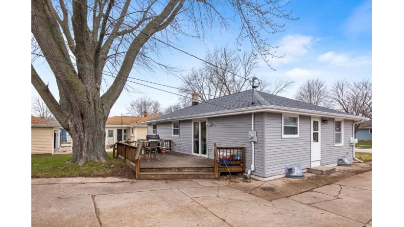 1137 W Frances Street Appleton, WI 54914 by Weichert Realtors - Place Perfect $239,900