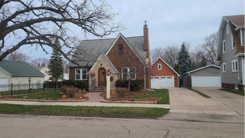 716 Sterling Avenue Oshkosh, WI 54901 by Resource One Realty, Llc - OFF-D: 920-425-8866 $274,900