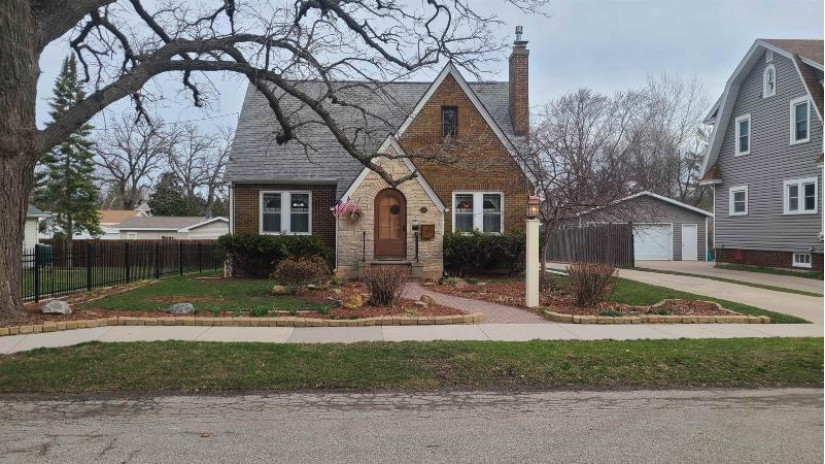 716 Sterling Avenue Oshkosh, WI 54901 by Resource One Realty, Llc - OFF-D: 920-425-8866 $274,900