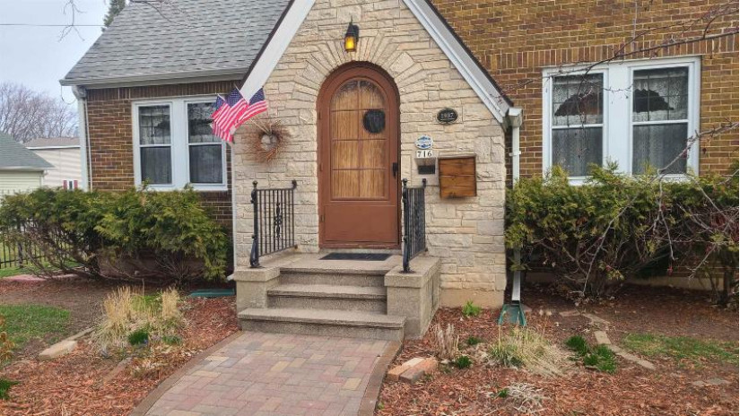 716 Sterling Avenue Oshkosh, WI 54901 by Resource One Realty, Llc - OFF-D: 920-425-8866 $274,900