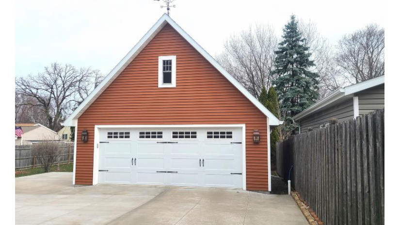 716 Sterling Avenue Oshkosh, WI 54901 by Resource One Realty, Llc - OFF-D: 920-425-8866 $274,900