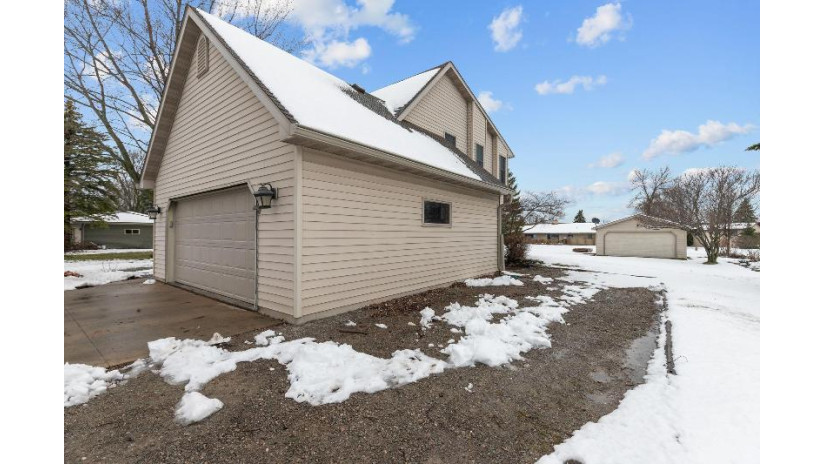 W5670 Vans Road Harrison, WI 54915 by Century 21 Affiliated - OFF-D: 920-284-9732 $364,900