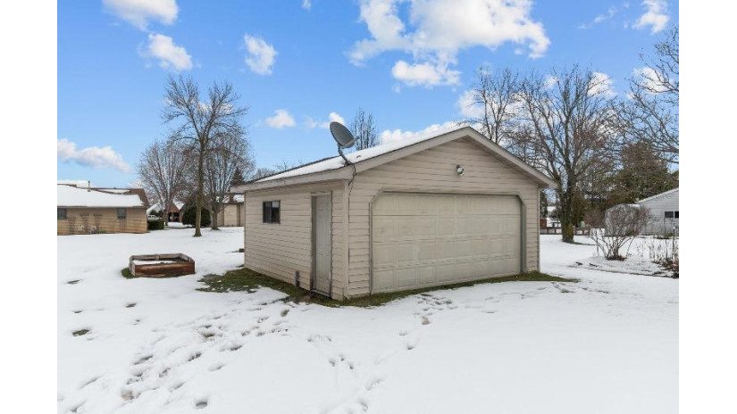 W5670 Vans Road Harrison, WI 54915 by Century 21 Affiliated - OFF-D: 920-284-9732 $364,900