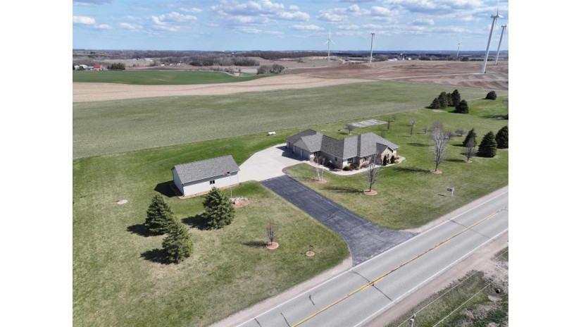 N9463 Hwy Q Marshfield, WI 53049 by Adashun Jones, Inc. - CELL: 920-948-9414 $614,900