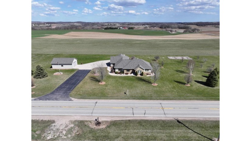 N9463 Hwy Q Marshfield, WI 53049 by Adashun Jones, Inc. - CELL: 920-948-9414 $614,900