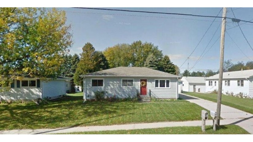 2814 S Jackson Street Two Rivers, WI 54241 by Mark D Olejniczak Realty, Inc. - Office: 920-432-1007 $164,900