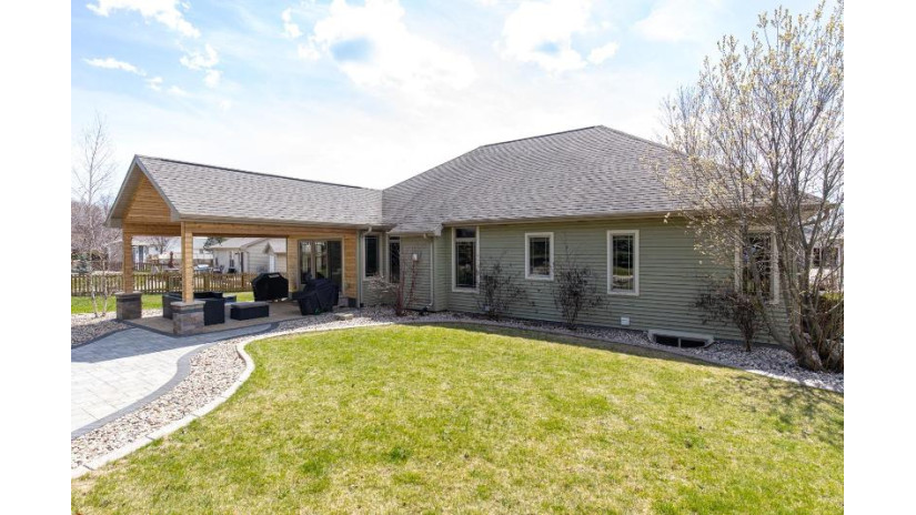 2040 Sweetbriar Lane Menasha, WI 54952 by Century 21 Affiliated - PREF: 920-470-9692 $499,900