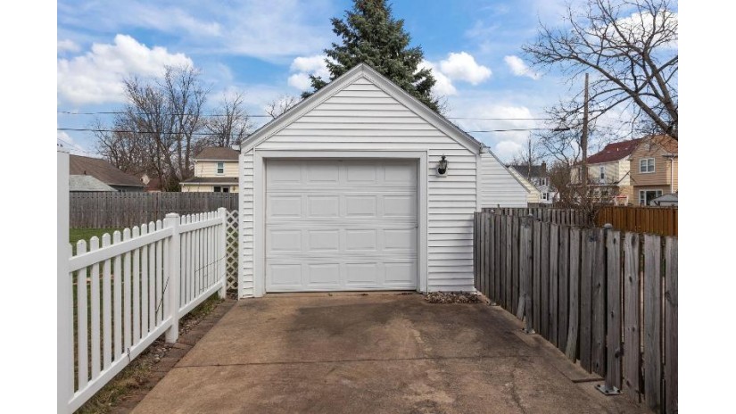 1814 N Division Street Appleton, WI 54911 by Coldwell Banker Real Estate Group $265,000